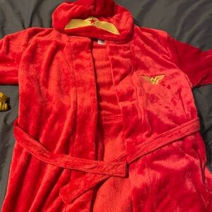 Wonder Woman Juniors robe new with tags.